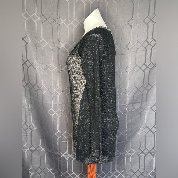 ✨4/$30 Dex Longer Black/gold sweater - Picture 3 of 6